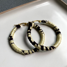 Cargar imagen en el visor de la galería, Enugu aros envueltos